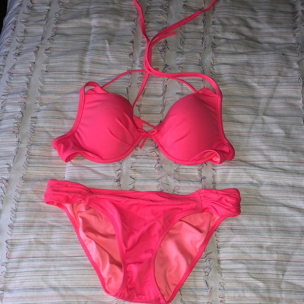 Victoria’s Secret bikini